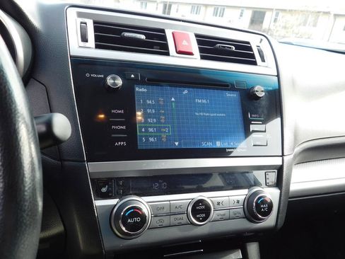 Used 2016 Subaru Outback 2.5i Premium image 16