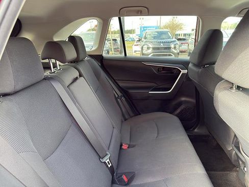 Used 2019 Toyota RAV4 LE image 10