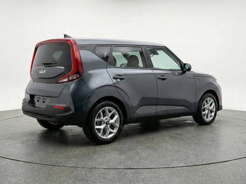 Used 2025 Kia Soul LX w/ LX Technology Package image 9