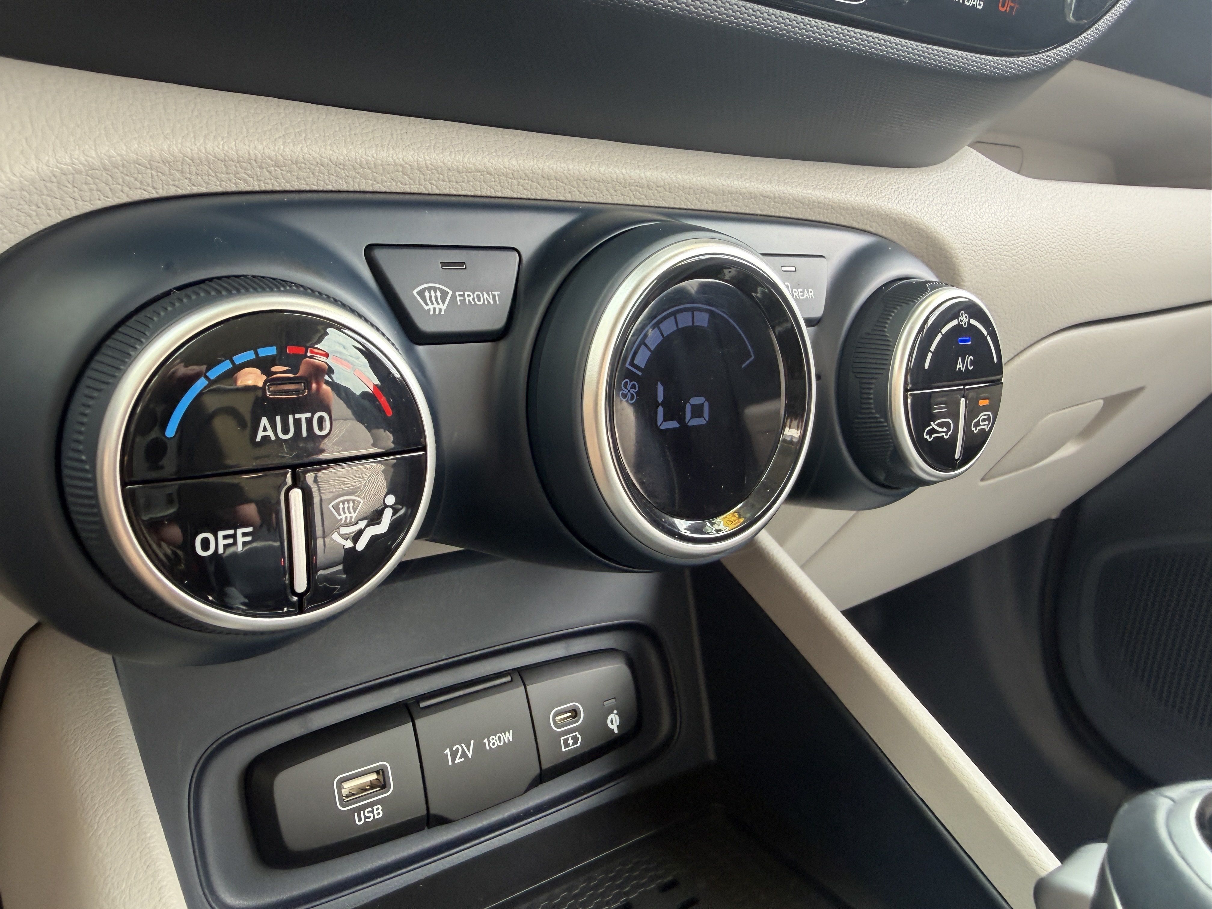 Certified 2025 Hyundai Venue Limited FWD image 37