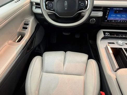 Used 2025 Lincoln Navigator L Reserve AWD/4WD image 26