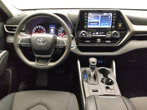 Used 2022 Toyota Highlander L FWD image 22