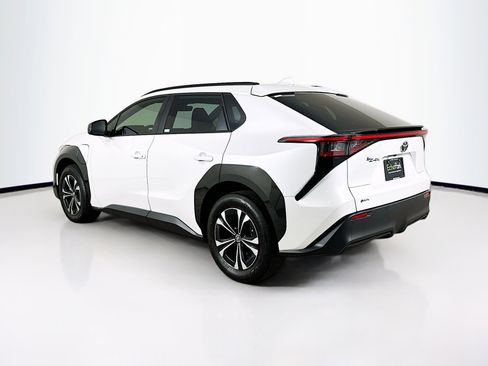 Used 2025 Toyota bZ4X XLE image 5