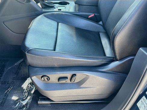Used 2020 Volkswagen Atlas Cross Sport SE w/ Towing Package FWD image 18