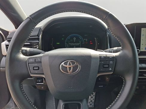 Used 2025 Toyota Camry Hybrid AWD/4WD image 19