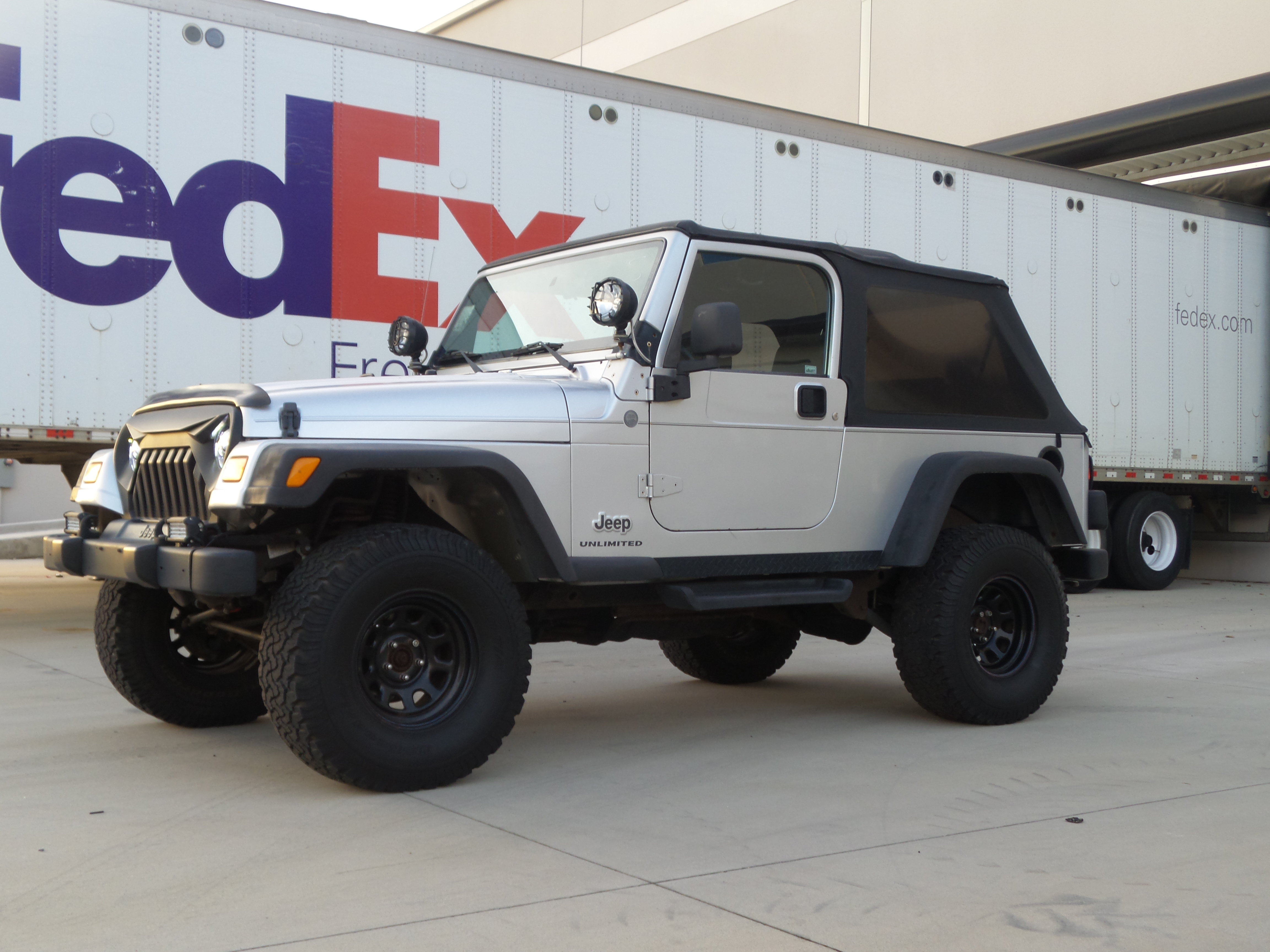 Used 2004 Jeep Wrangler 4WD image 1