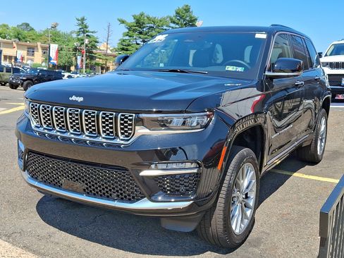 New 2025 Jeep Grand Cherokee Summit image 3
