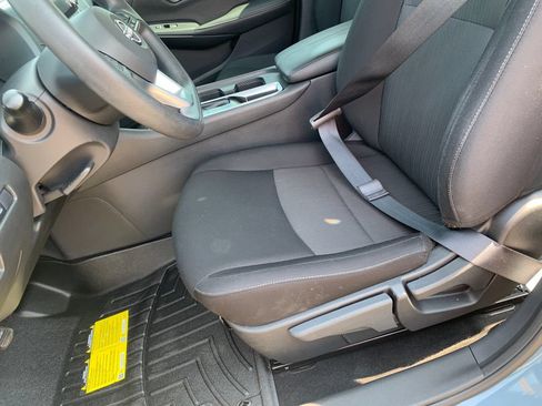 Used 2025 Nissan Sentra SV FWD image 21