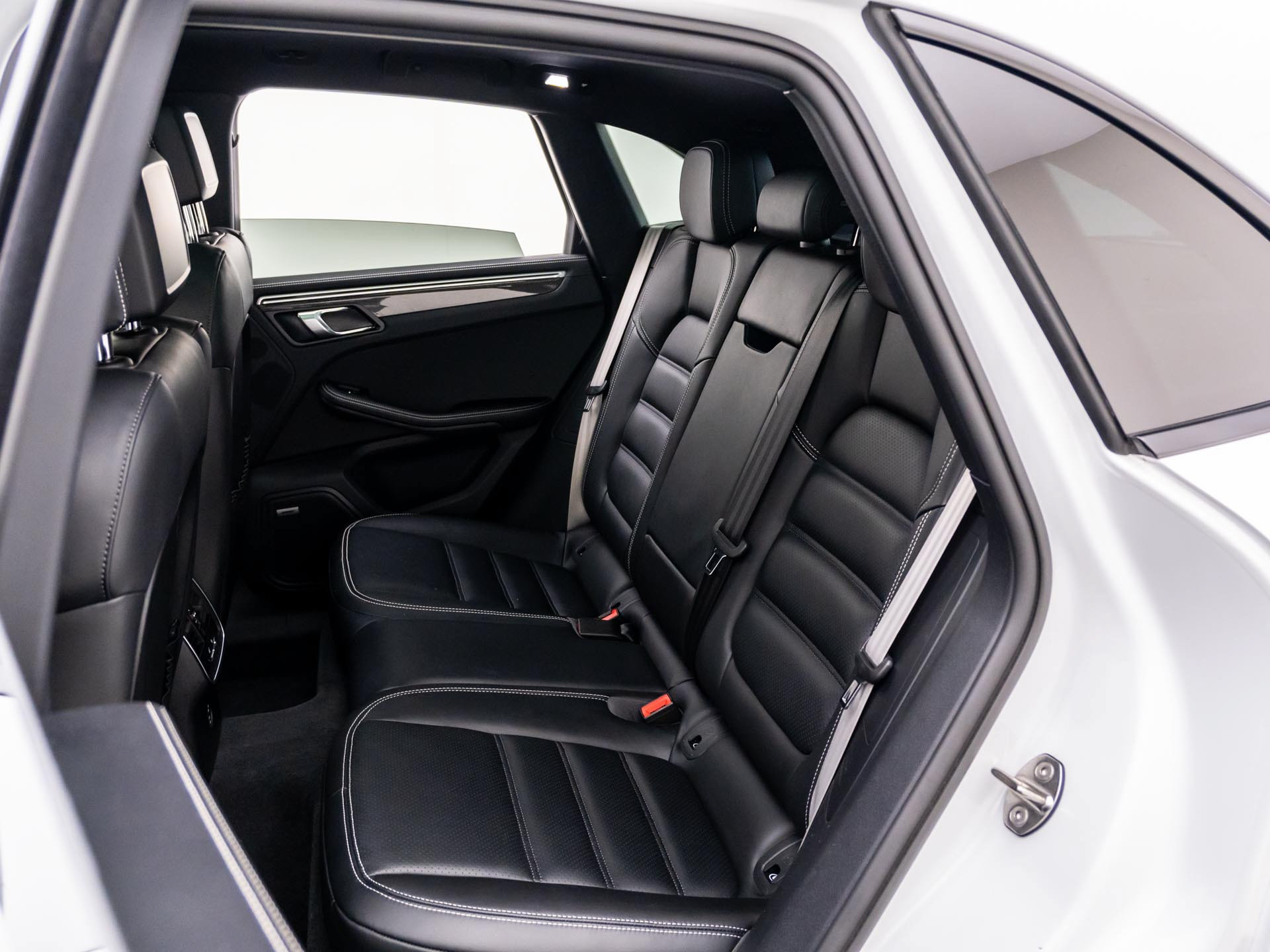 Certified 2023 Porsche Macan GTS AWD/4WD image 17