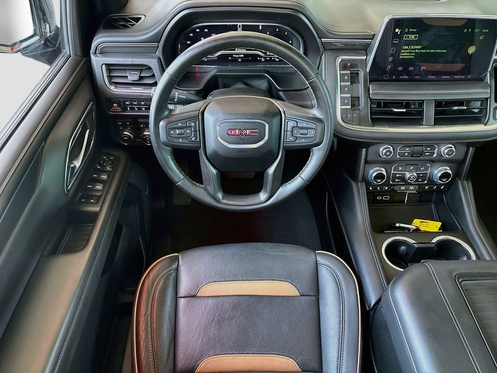 Used 2024 GMC Yukon AT4 w/ Technology Package AWD/4WD image 10