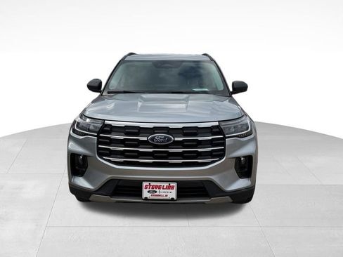 Used 2025 Ford Explorer Active w/ Active Comfort Package AWD/4WD image 2