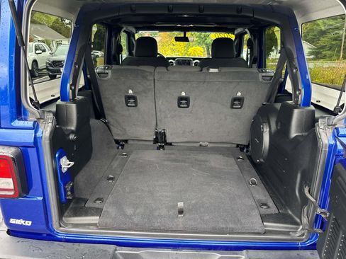 Used 2020 Jeep Wrangler Unlimited Sahara w/ Uconnect 4C Nav & Sound Group image 14