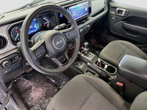 Used 2024 Jeep Wrangler Unlimited AWD/4WD image 7