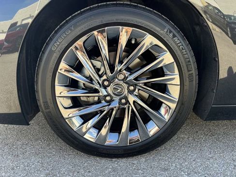 Used 2024 Lexus ES 300h Ultra Luxury w/ Accessory Package (Z2) FWD image 10
