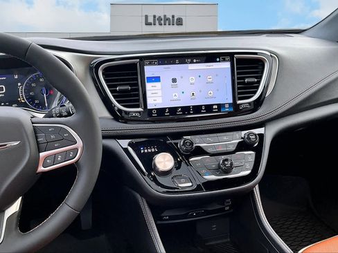 New 2026 Chrysler Pacifica Pinnacle w/ Trailer Tow Group image 16