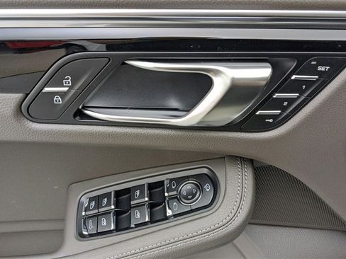 Used 2023 Porsche Macan S image 37