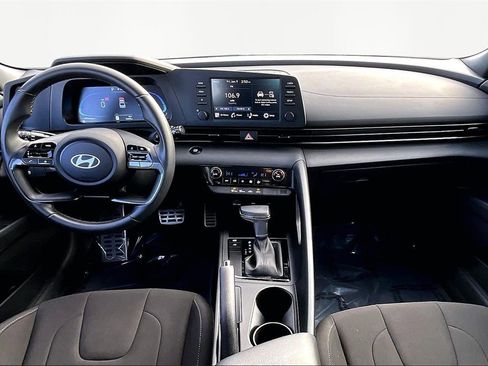 Used 2025 Hyundai Elantra Sport image 16