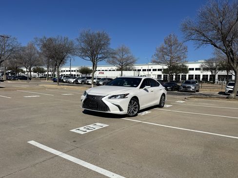 Used 2021 Lexus ES 350 Luxury w/ Accessory Package 2 image 3