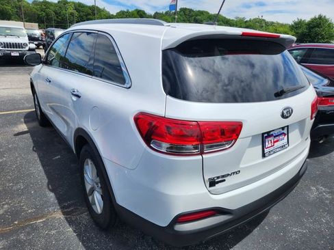 Used 2017 Kia Sorento FWD image 6