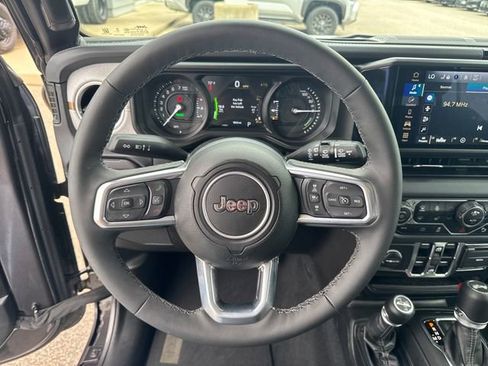 Used 2025 Jeep Wrangler Unlimited Sahara w/ Safety Group image 23