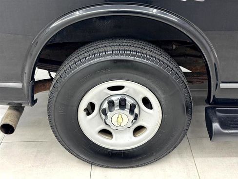 Used 2014 Chevrolet Express 2500 LT w/ LT Preferred Equipment Group RWD image 24