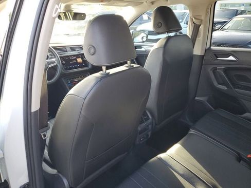Certified 2024 Volkswagen Tiguan SE w/ Panoramic Sunroof Package image 10