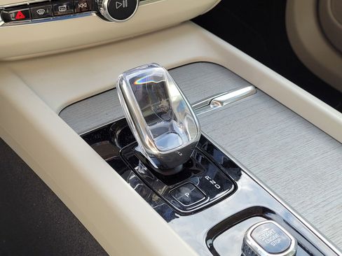 Certified 2024 Volvo XC60 T8 Ultimate w/ Protection Package Premier image 26