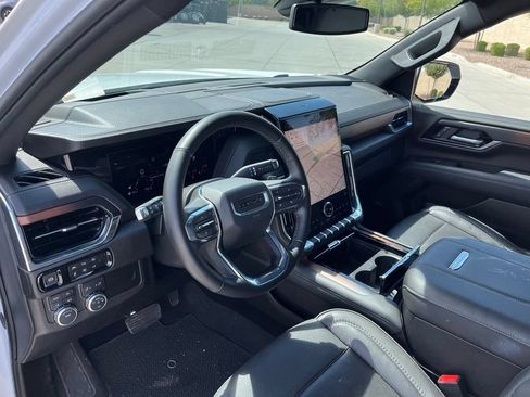 Used 2025 GMC Yukon XL Denali AWD/4WD image 12