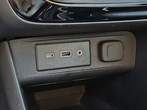 Used 2023 Buick Encore GX Preferred w/ Cold Weather Comfort Package FWD image 23