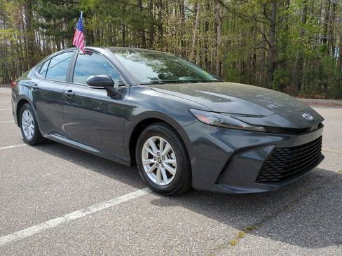 Used 2025 Toyota Camry LE image 2