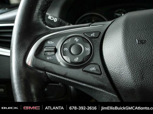 Used 2020 Buick Enclave Premium w/ Sun and Sites Package FWD image 11