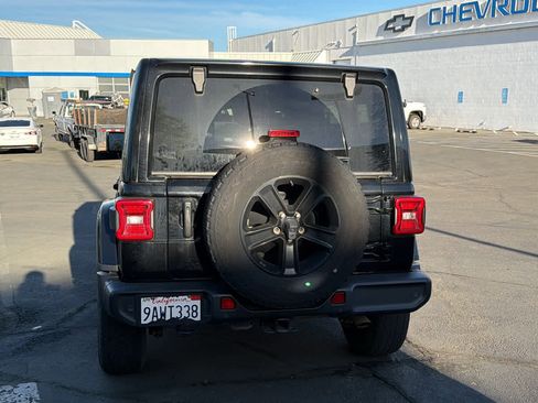 Used 2021 Jeep Wrangler Unlimited Sahara image 6