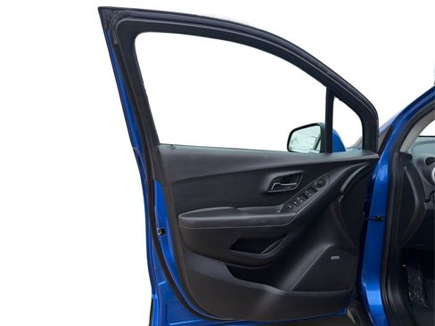 Used 2016 Chevrolet Trax LT w/ LT Sun and Sound Package image 20