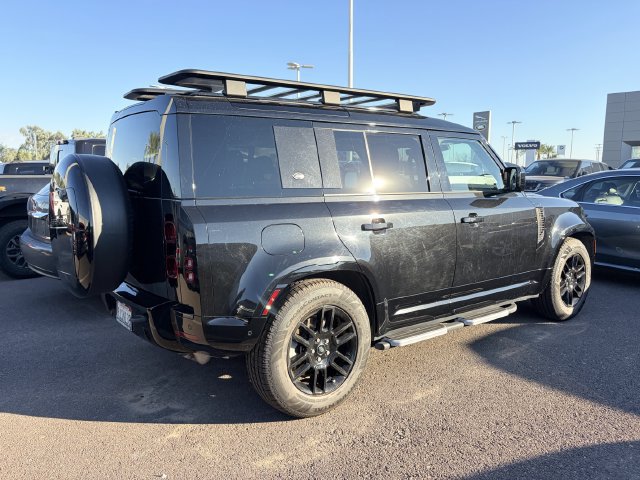 Used 2024 Land Rover Defender 110 X-Dynamic SE AWD/4WD image 4