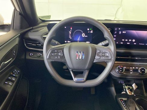 Used 2024 Buick Envista Preferred w/ Advanced Safety Package FWD image 27