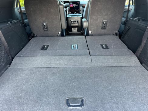 Used 2025 GMC Yukon Denali AWD/4WD image 17