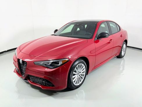 Used 2024 Alfa Romeo Giulia Sprint AWD/4WD image 2
