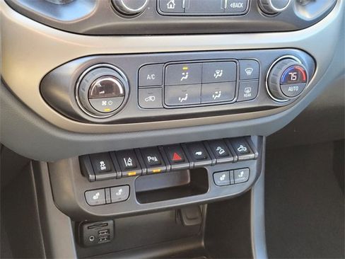 Used 2022 Chevrolet Colorado Z71 w/ Safety Package image 33