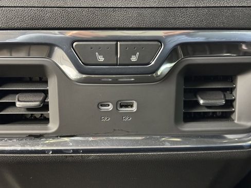 Used 2025 GMC Sierra 3500 Denali w/ Denali Reserve Package image 19