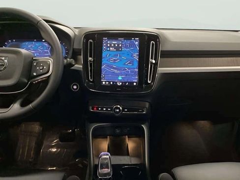 Used 2025 Volvo XC40 B5 Plus image 13