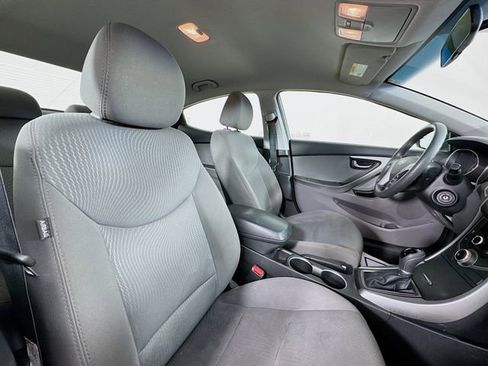 Used 2015 Hyundai Elantra SE image 24