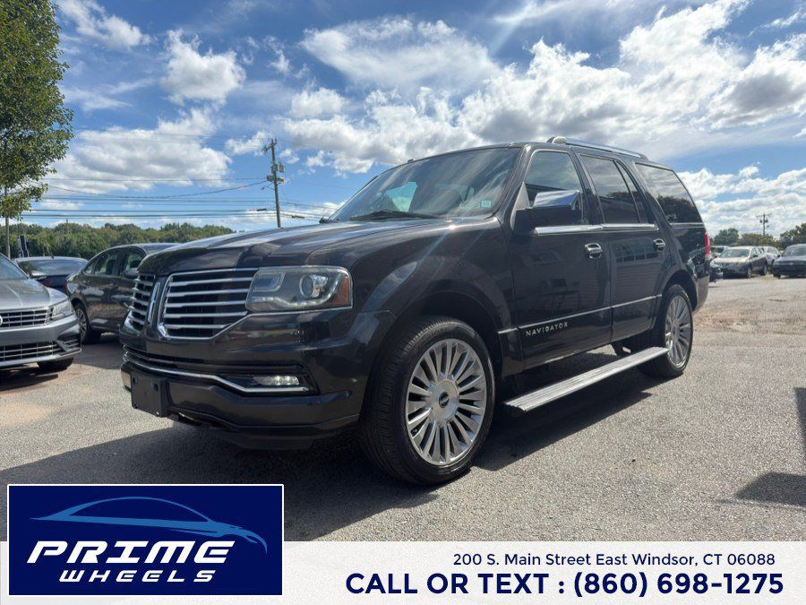 Used 2015 Lincoln Navigator 2WD image 3