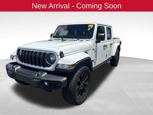 Used 2025 Jeep Gladiator Sport AWD/4WD image 1