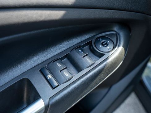 Used 2018 Ford Escape SE FWD image 18