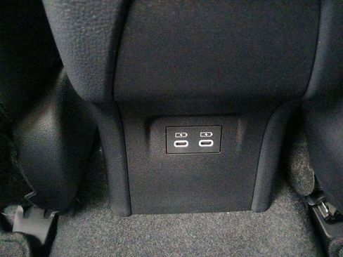 Used 2024 Toyota Prius XLE FWD image 11