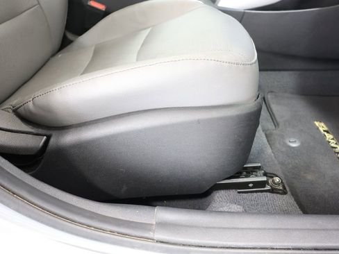 Used 2015 Hyundai Elantra Limited w/ Option Group 05 FWD image 22