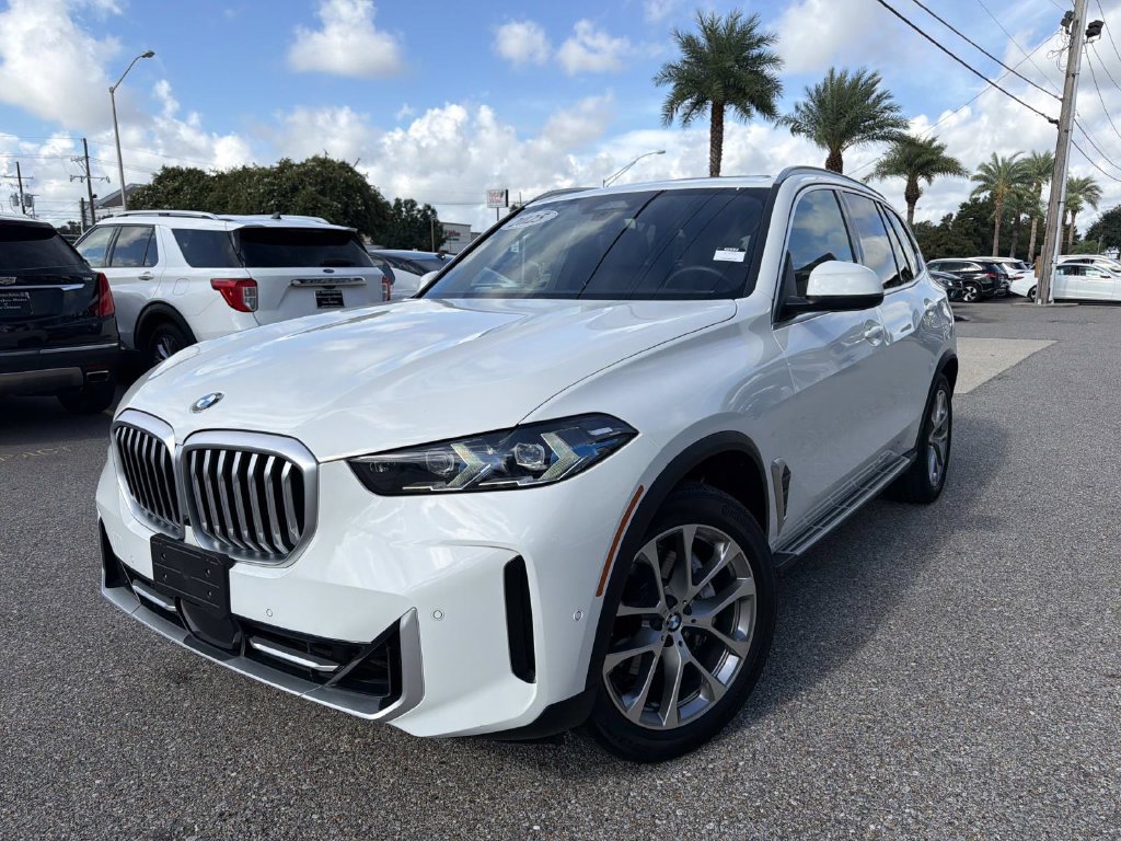 Used 2025 BMW X5 xDrive40i w/ Climate Comfort Package AWD/4WD image 3
