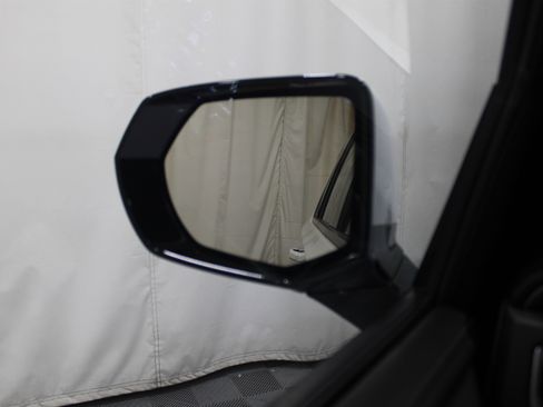 Used 2023 Chevrolet Suburban Z71 image 14