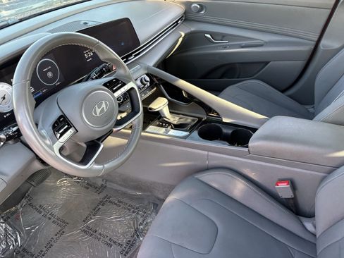 Used 2025 Hyundai Elantra SEL FWD image 18