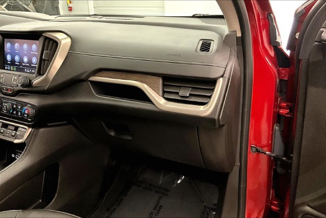 Used 2024 GMC Terrain Denali w/ Denali Premium Package AWD/4WD image 19